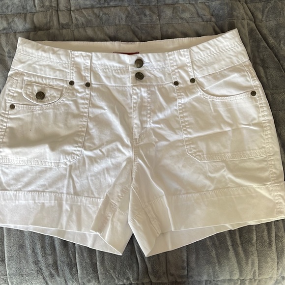 Ladies shorts size 12 - Picture 2 of 8